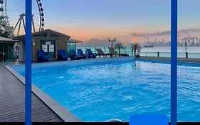 Piscina a beira-mar, tranquilidade e qualidade no melhor de BC